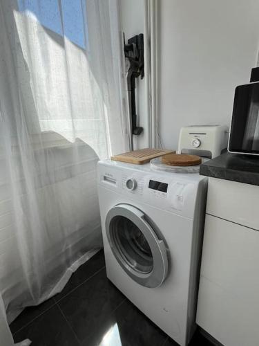 85m2 au centre-ville à 2 pas du Jet d'eau Room Type - Two-Bedroom Apartment