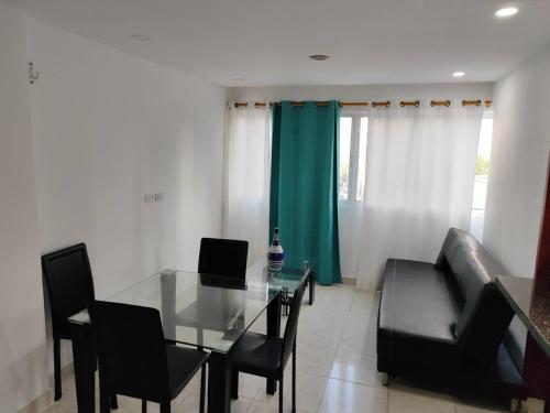 EM3-1G APARTAMENTO DE 1 HAB EN ZONA RESIDENCIAL AIRE ACONDICIONADO Wifi Y PARQUEADERO