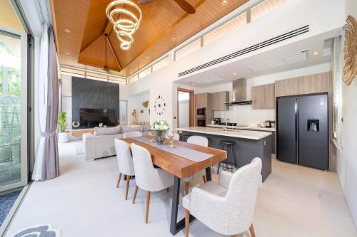 Villa private swimming pool and garden in ลายัน