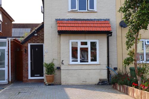 Exterior view, Wilmer Guest House in Eastleigh