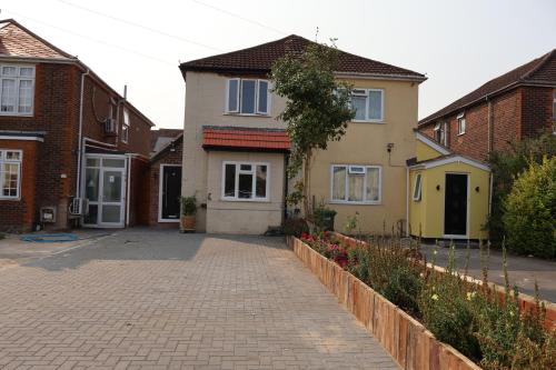 Exterior view, Wilmer Guest House in Eastleigh