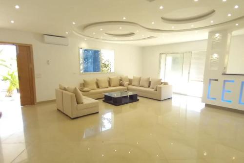 Villa avec piscine in Korba