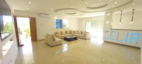 Villa avec piscine in Korba