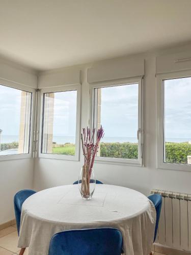 Iekārtas, Villa du Menhir, vue panoramique sur la mer - WarmHouse in Plogastel-Saint-Germain