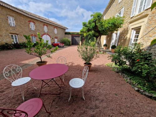 DOMAINE DES FRANCHISES - Beaujolais Village - Charme et authenticité au cœur des Pierres dorées chambre d'hôte Lacenas