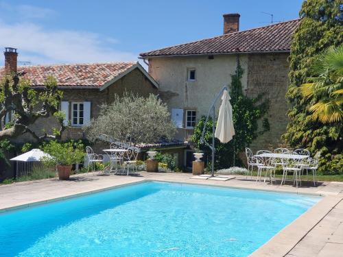 DOMAINE DES FRANCHISES - Beaujolais Village - Charme et authenticité au cœur des Pierres dorées (DOMAINE DES FRANCHISES - Beaujolais Village - Charme et authenticite au cœur des Pierres dorees) in 丹尼斯