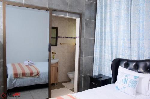 House - Sleeps 10 - Pool - Parking - Patio, Bulawayo (photo 4)