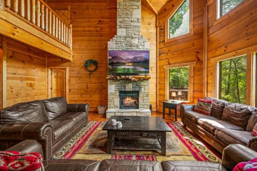 Smoky Cove Resort - Sleeps 20 - With Hot Tub in Sevierville, USA