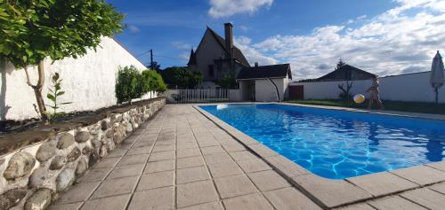 Gîte château d'Espalungue, piscine et SPA (Gite chateau d'Espalungue, piscine et SPA) in 공항