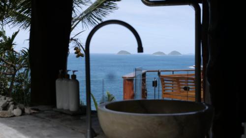 Bathroom, BedarraLux- BarefootOnBedarra in Bedarra Island