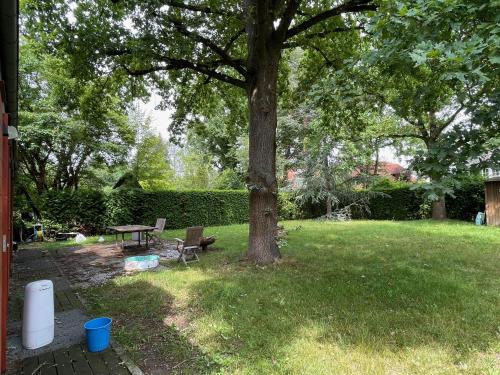 Garden, Kleinmachnow Schlafzimmer mit eigenem Bad in Kleinmachnow