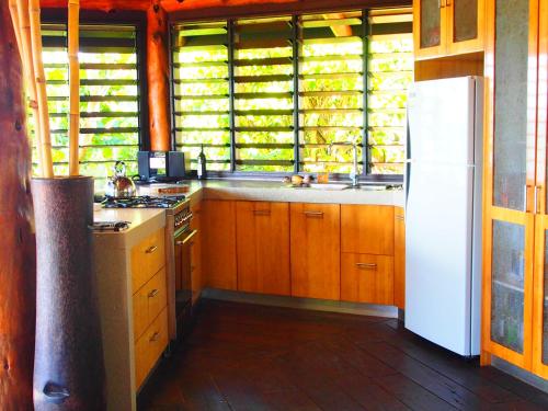 Kitchen, BedarraLux- BarefootOnBedarra in Bedarra Island
