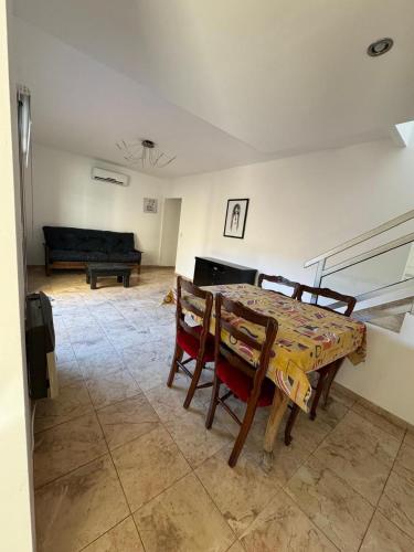 . Moderno departamento caseros