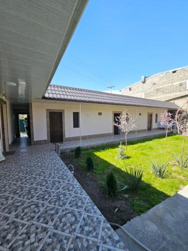 Galstyans Hotel Zvartnots Airport in Malatia-Sebastia