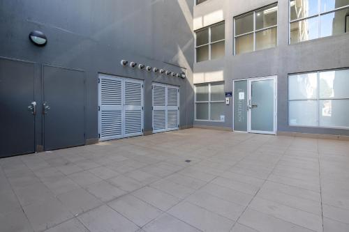 Relaxing 2BR Apt in North Point Complex