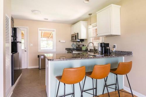 El Retro- Mid Century Ranch near Horse Park & Rupp in Douglas Park