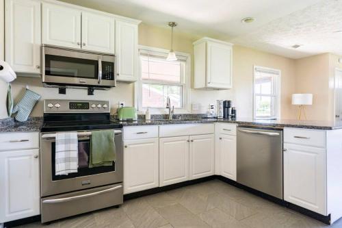 El Retro- Mid Century Ranch near Horse Park & Rupp in Douglas Park