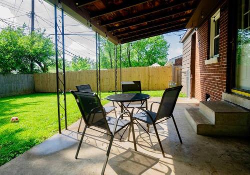 Kert, El Retro- Mid Century Ranch near Horse Park & Rupp in Douglas Park