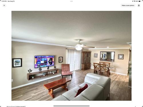 3Bed 2 Bath Spacious Lake Home Ace Location4Miles2 Legoland in Winter Haven, USA