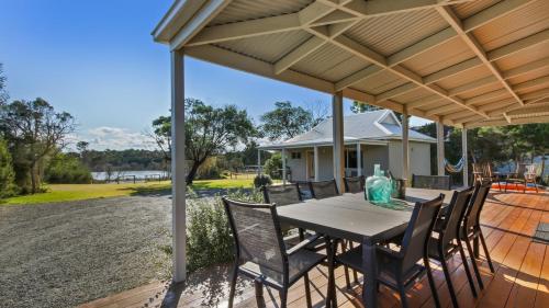 ระเบียง/ชานเรือน, The Metung Crest in เมตุง