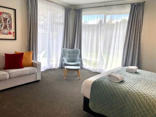 Timeout @ Taupo - Lake Views - image 2
