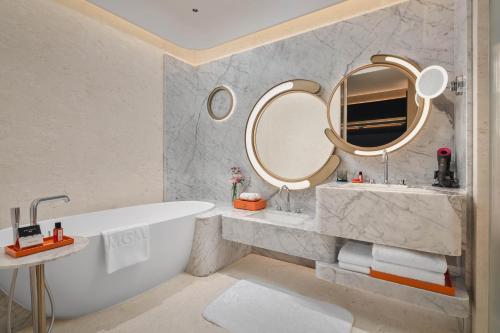 room detail thumbnail 2