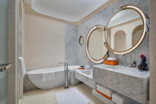 room detail thumbnail 2