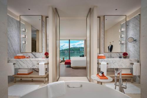 room detail thumbnail 2