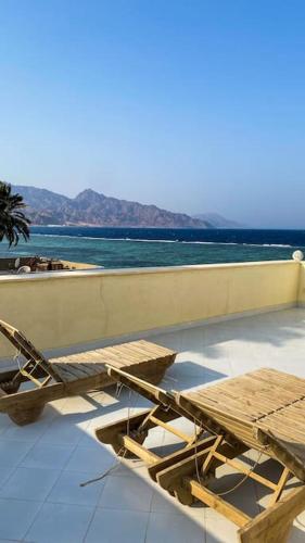 First line chalet with panoramic sea view balcony 3
