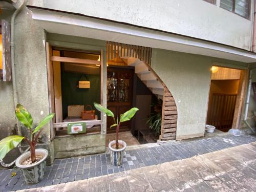 泊まれる廃墟 ぐんじょう near Shuzen-ji Temple Plum Grove