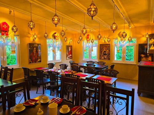 Makanan dan Minuman, Ostsee-Rittergut-Rugen mit BinzHotel & OrdensKapelle & RomantikGut in Ostseebad Binz