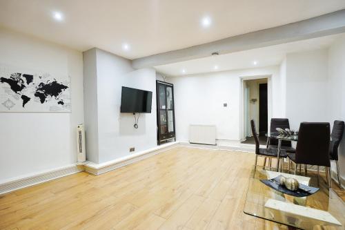 Picture of Modern Comfy And Central 5 Star Location Doublebeds