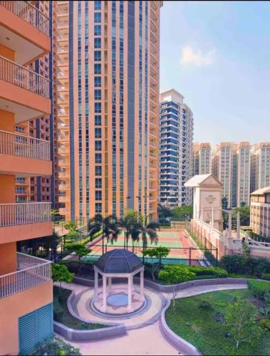 Condo Hotel type luxury Big Studio in Mckinley Hill taguig - Tap to explore photos