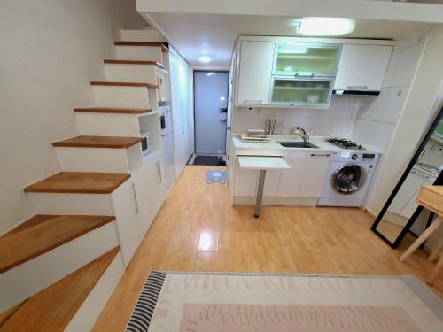 Hongdae Sinchon Yeonhui cozy House (1)