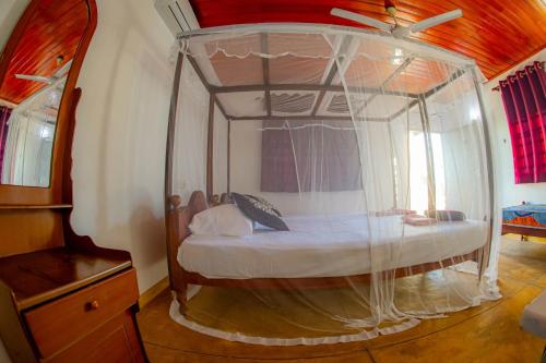 Deluxe Double Room with Balcony and Sea View image 10