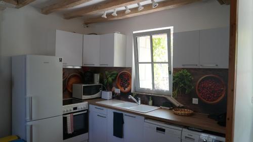 virtuve, Gîte Aliénor en Anjou (Gite Alienor en Anjou) in Vernoil-le-Fourrier