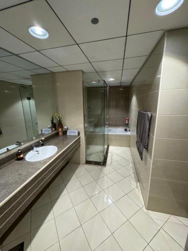 Luxury Corniche Residence 2 BHK pool gym wifi sea front Luxury Corniche Residence 2 BHK pool gym wifi sea front