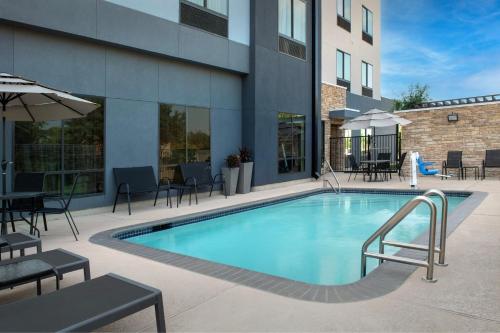 Fairfield Inn & Suites by Marriott Houston Pasadena - image 7