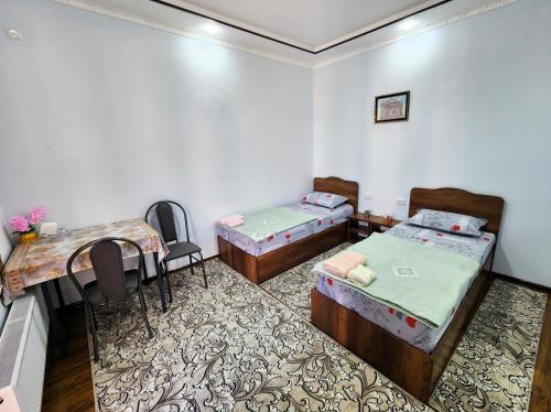 2 twin beds