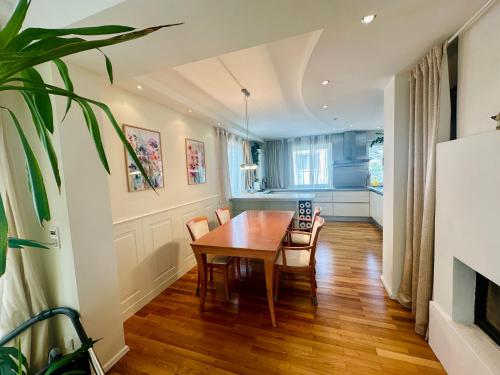 Three-Bedroom Apartment image 5