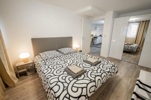 Bel appartement rénové - Place du Palais avec Parking, Bordeaux (Foto 5)