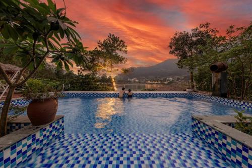 House by Dong Do Lake in Xuan Bang