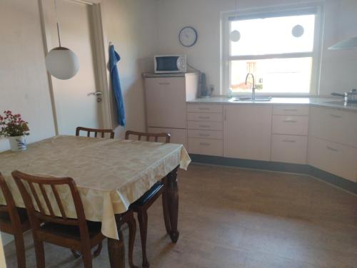 Kitchen, Rødkælkevej's B&B in Hurup