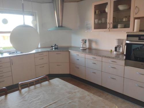 Kitchen, Rødkælkevej's B&B in Hurup