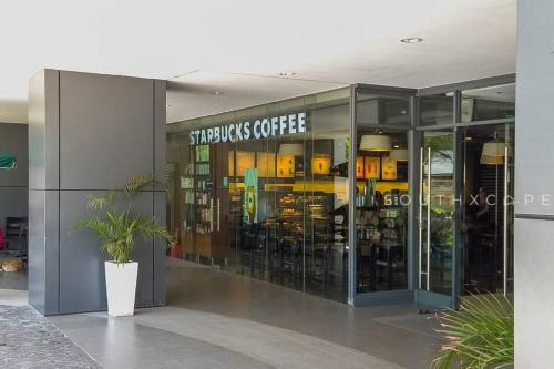 Furnished Studio in Avida Towers Riala, Cebu IT Park with Pool, Fast WiFi, Netflix and More