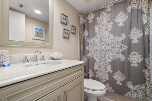 5F Crescent Beach Club - image 3