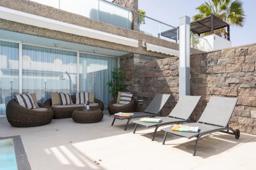 Villa with Private Pool image 1