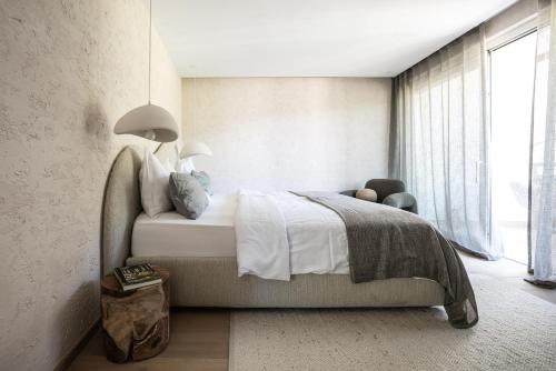 1 king bed, 2 sofa beds