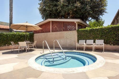 Travelodge by Wyndham Orange County Airport/ Costa Mesa in Costa Mesa, USA