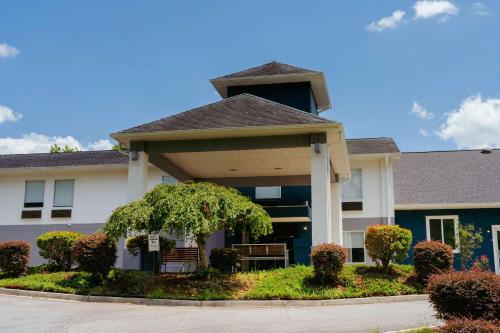 Clarion Pointe-Dillard near Blue Ridge Mountains thumb 2